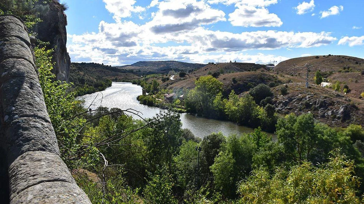 Cemento sobre las orillas del Duero de Machado