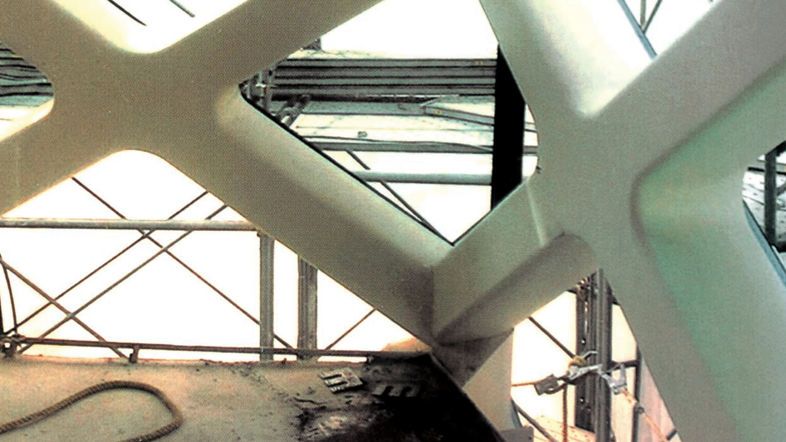 H&dM analizan la sede de Prada en Tokio