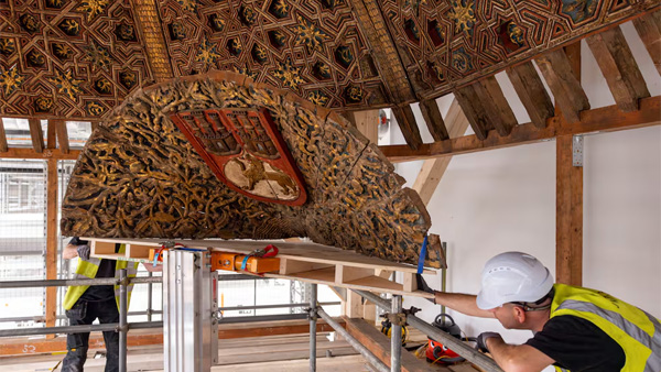 Derribo de palacio histórico para vender sus artesonados del siglo XV: cómo se saqueó el patrimonio español