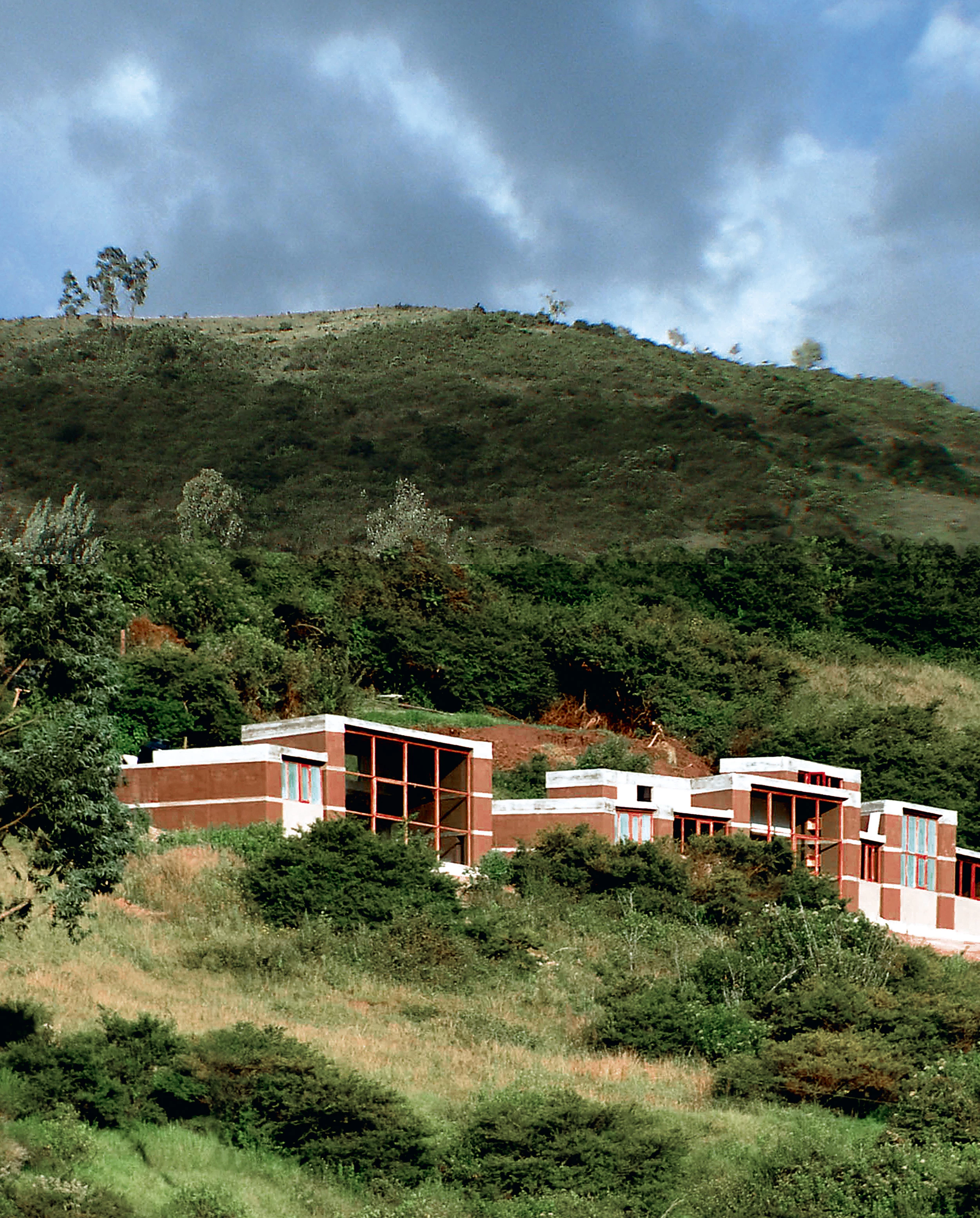 House Between Walls, Tumbaco