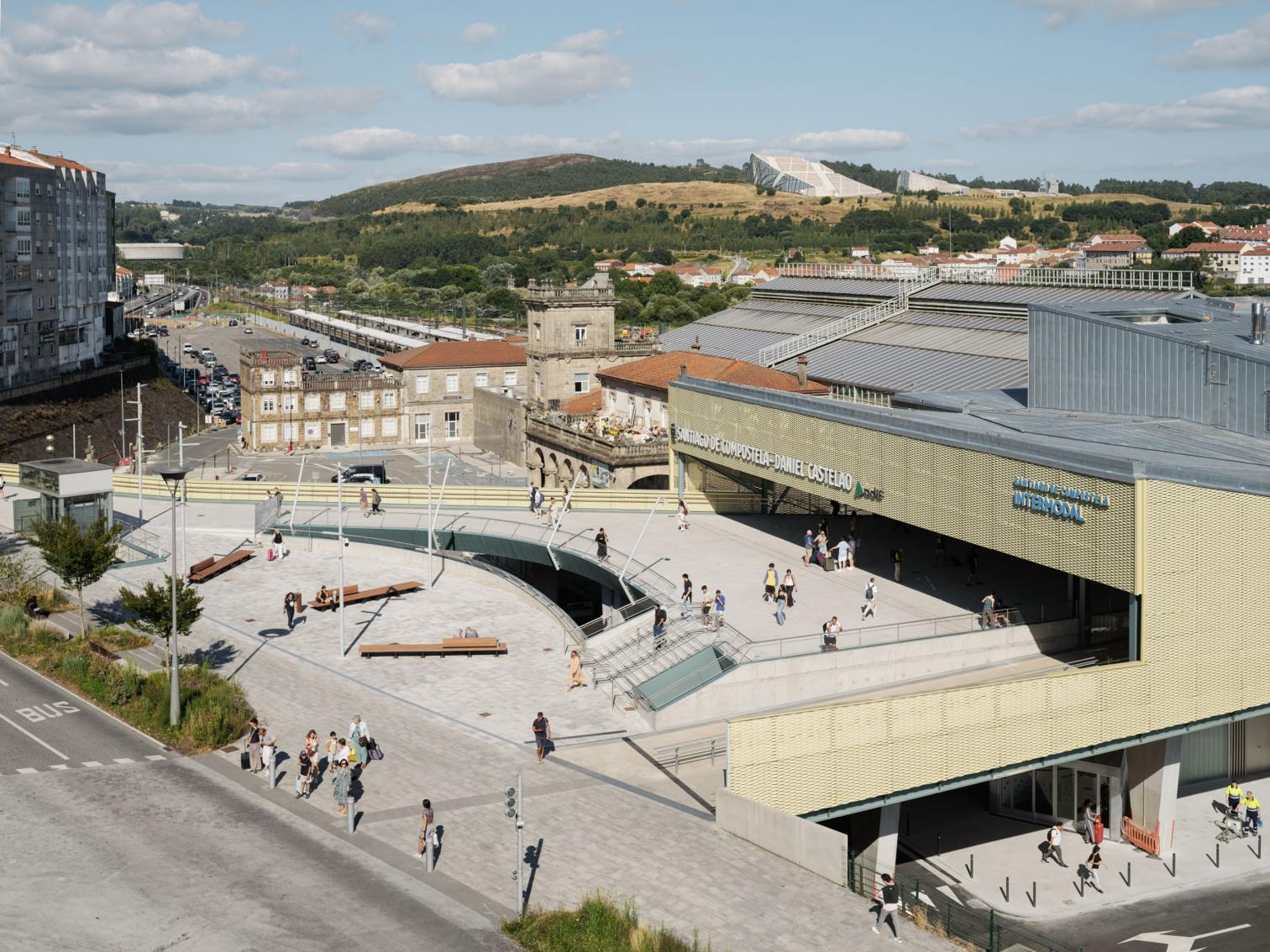 Estación de AVE y pasarela peatonal, Santiago de Compostela