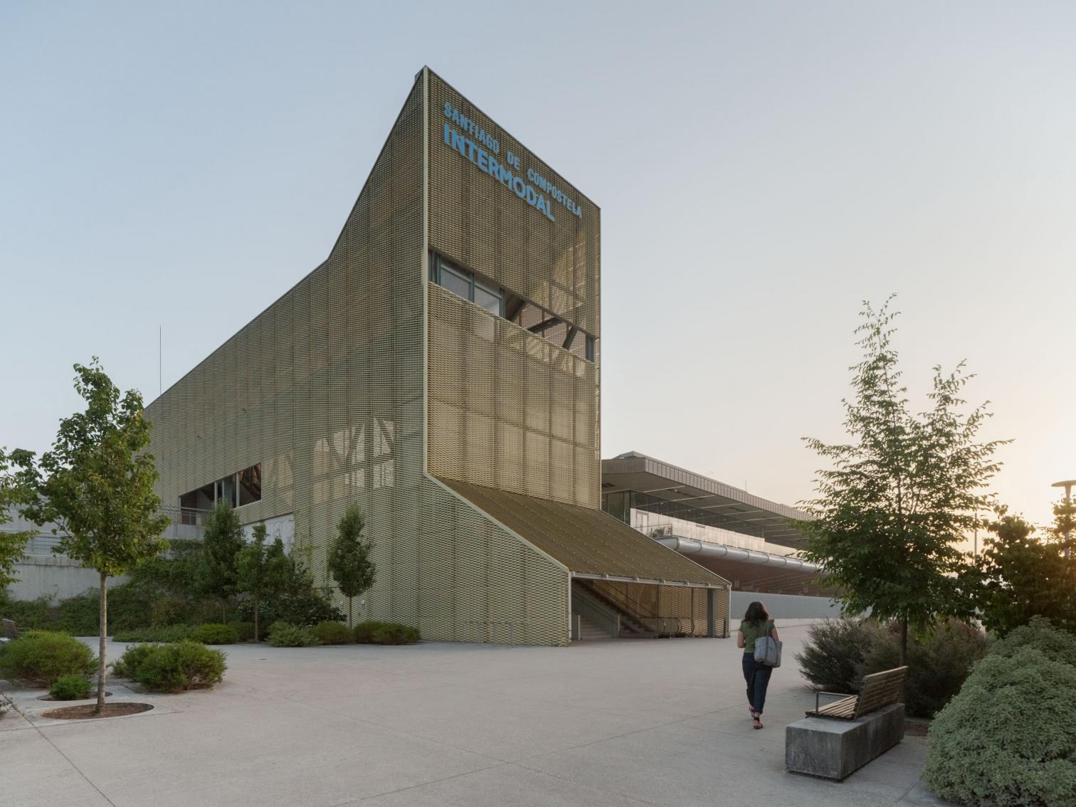 Estación de AVE y pasarela peatonal, Santiago de Compostela