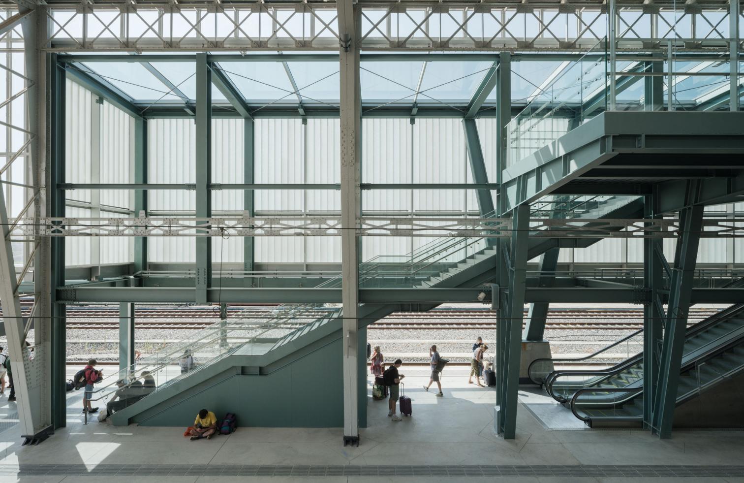 Estación de AVE y pasarela peatonal, Santiago de Compostela