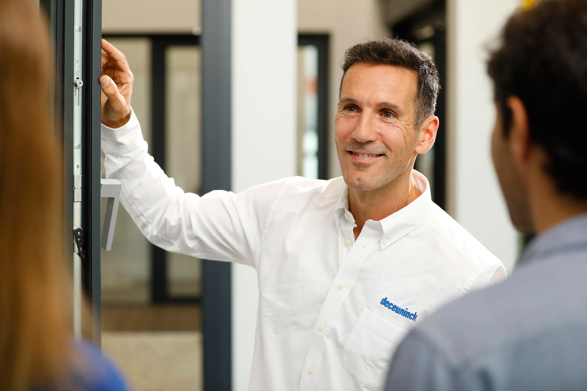 Deceuninck lanza la campaña ‘de cerca’. Imágenes: cortesía Deceuninck